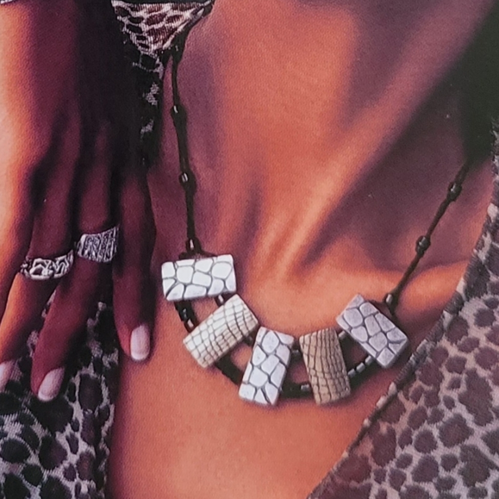 NWT PL SAFARI NECKLACE